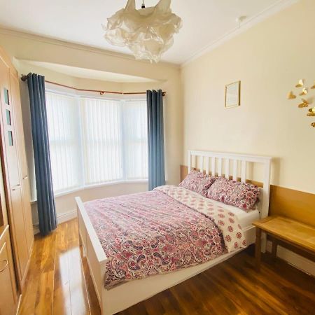 Entire 4 Bedroom House - Ev Point & Free Parking Liverpool Ngoại thất bức ảnh