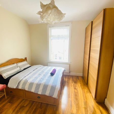 Entire 4 Bedroom House - Ev Point & Free Parking Liverpool Ngoại thất bức ảnh