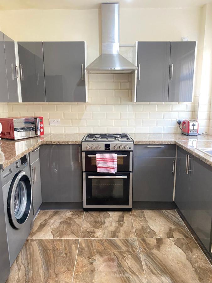 Entire 4 Bedroom House - Ev Point & Free Parking Liverpool Ngoại thất bức ảnh