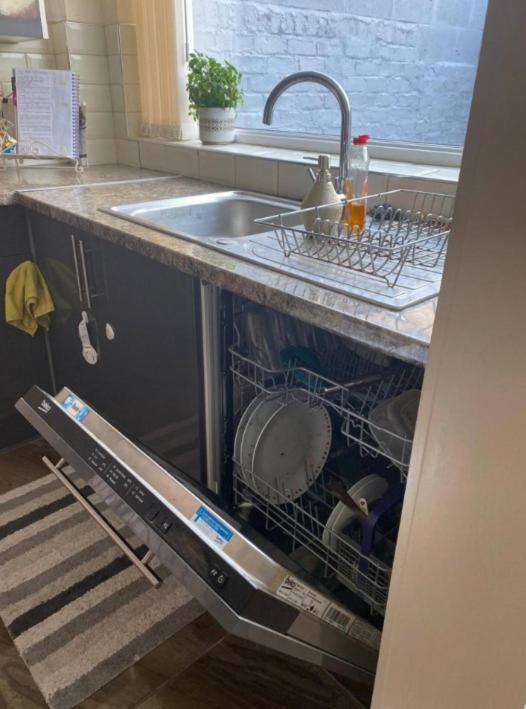 Entire 4 Bedroom House - Ev Point & Free Parking Liverpool Ngoại thất bức ảnh