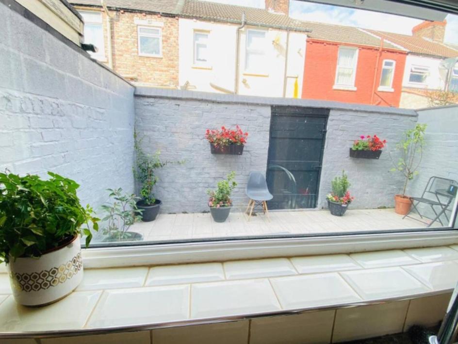 Entire 4 Bedroom House - Ev Point & Free Parking Liverpool Ngoại thất bức ảnh