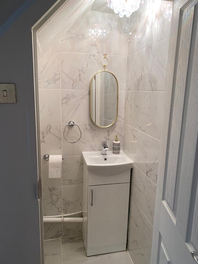 Entire 4 Bedroom House - Ev Point & Free Parking Liverpool Ngoại thất bức ảnh