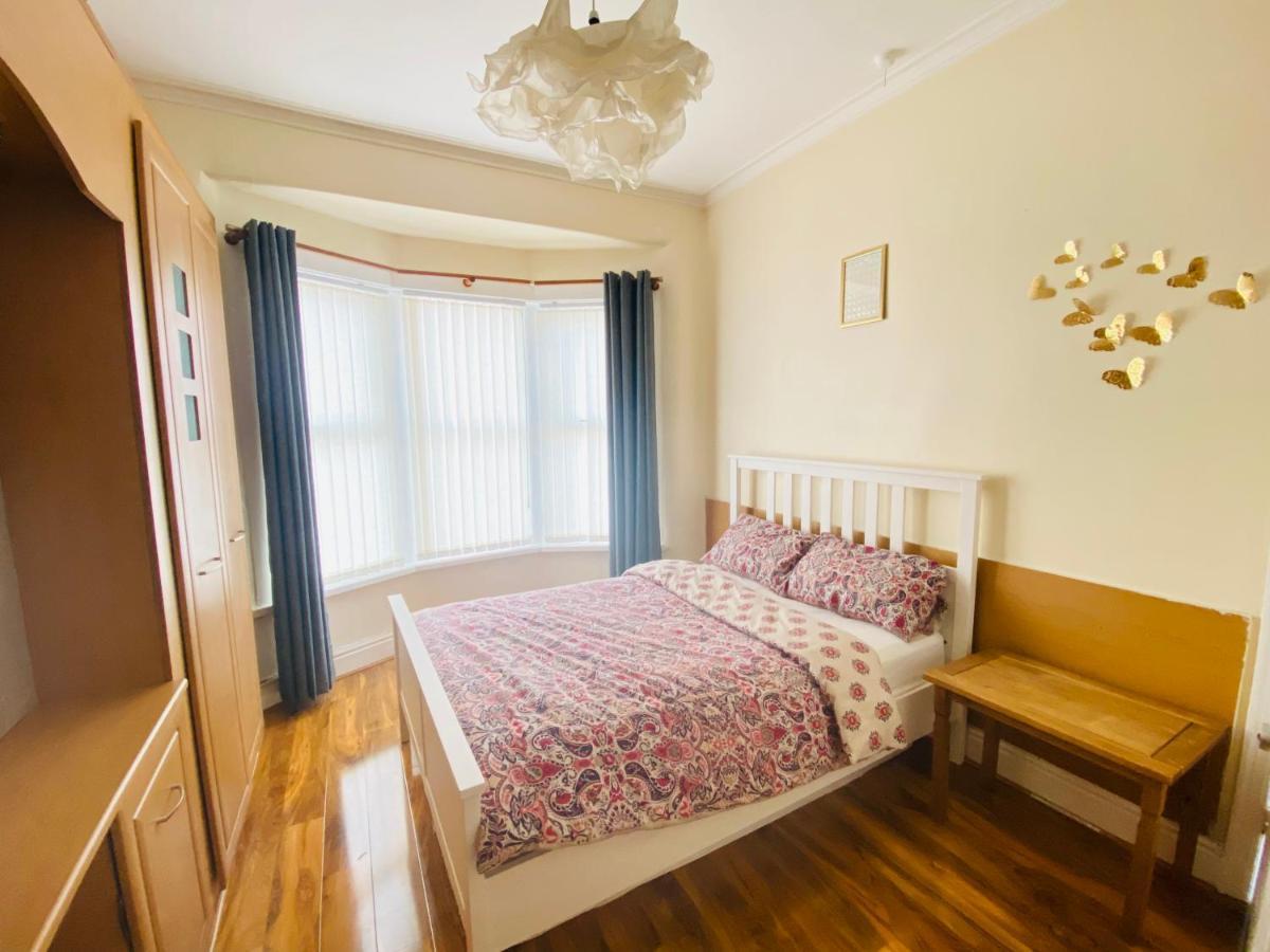 Entire 4 Bedroom House - Ev Point & Free Parking Liverpool Ngoại thất bức ảnh