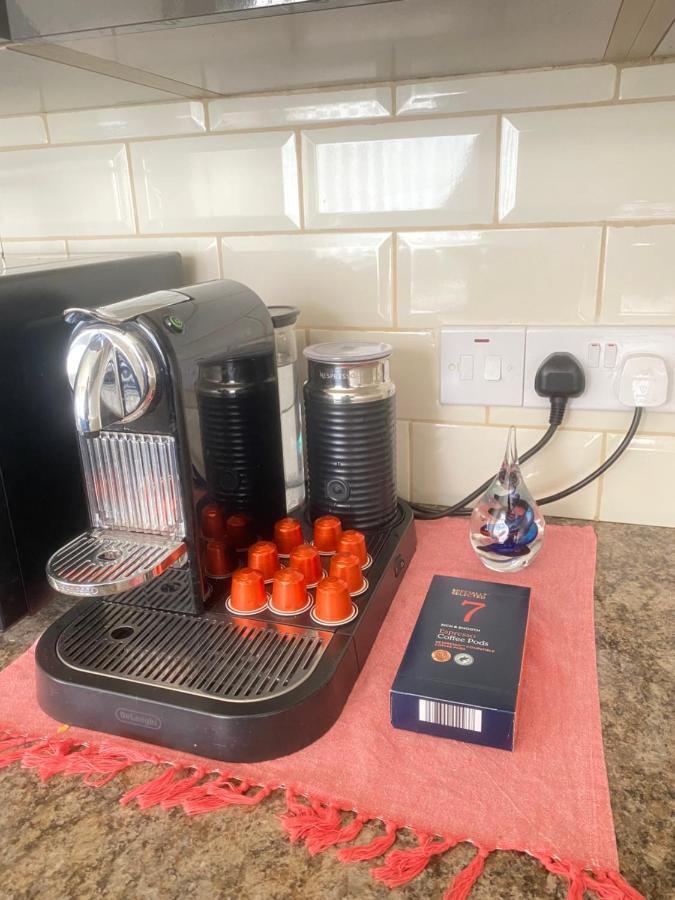 Entire 4 Bedroom House - Ev Point & Free Parking Liverpool Ngoại thất bức ảnh