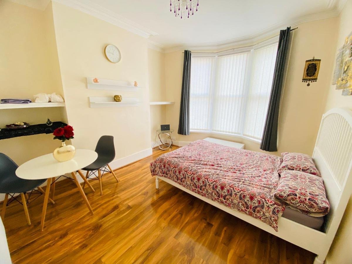Entire 4 Bedroom House - Ev Point & Free Parking Liverpool Ngoại thất bức ảnh