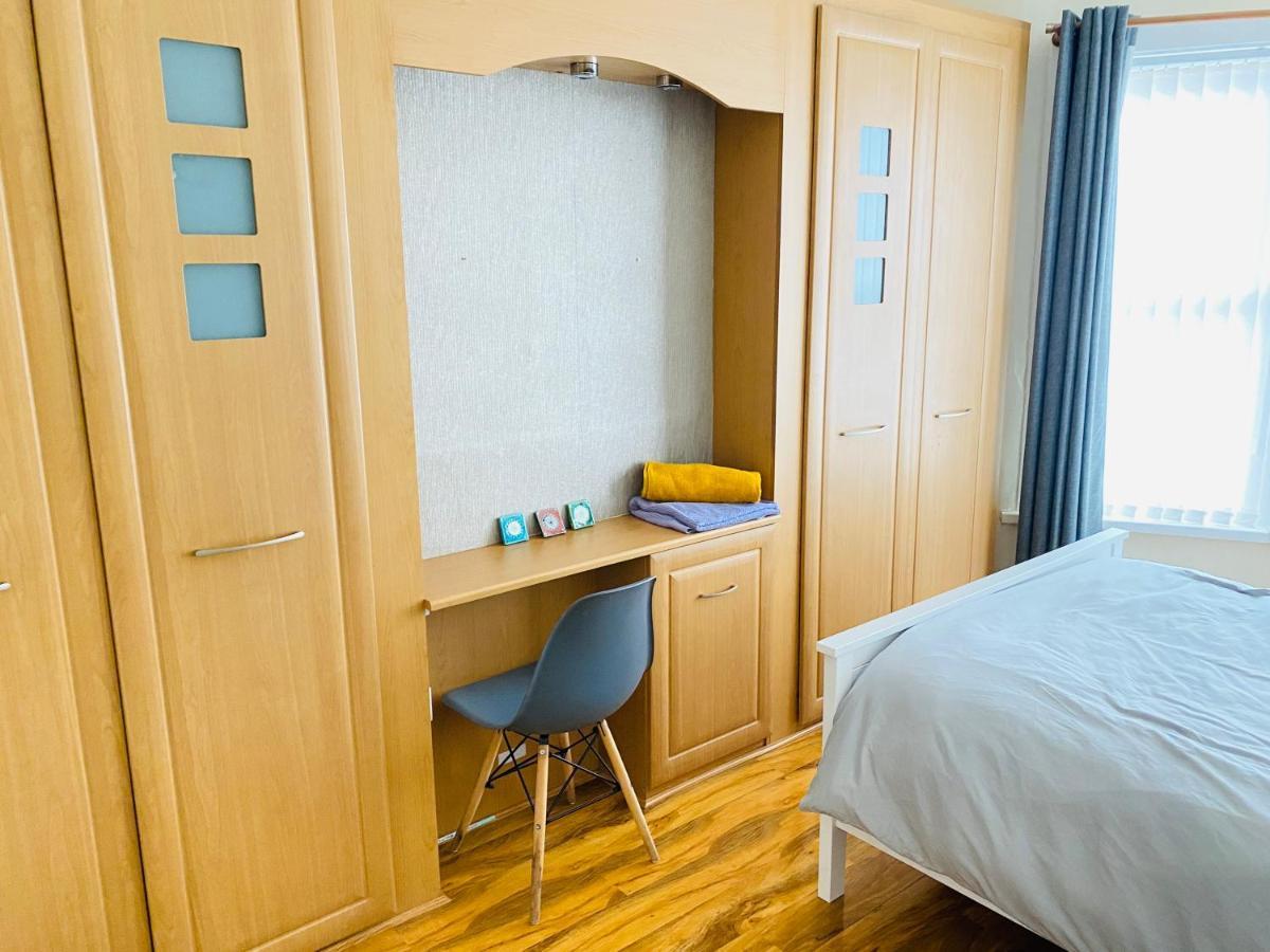 Entire 4 Bedroom House - Ev Point & Free Parking Liverpool Ngoại thất bức ảnh