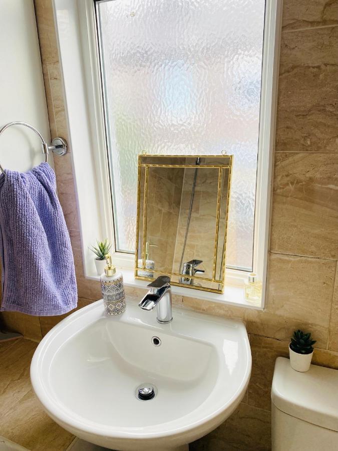Entire 4 Bedroom House - Ev Point & Free Parking Liverpool Ngoại thất bức ảnh